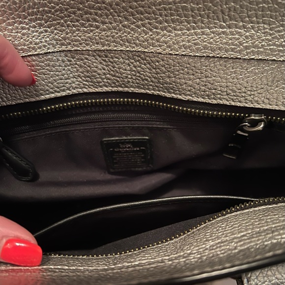 Coach silver Swagger 21 in pebbled leather. Dust bag included. - Picture 5 of 10